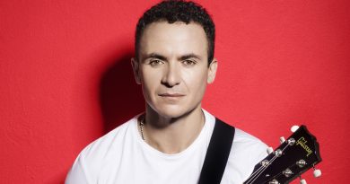 Fonseca: «Quiero hacer una invitación a regresar a lo esencial en el amor y a dejar de sentirnos atrapados por las redes sociales…” Fonseca: «Quiero hacer una invitación a regresar a lo esencial en el amor y a dejar de sentirnos atrapados por las redes sociales…”
