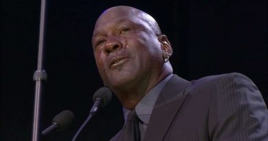 Michael Jordan se va en llantos durante su discurso en el homenaje a Kobe Bryant Michael Jordan se va en llantos durante su discurso en el homenaje a Kobe Bryant